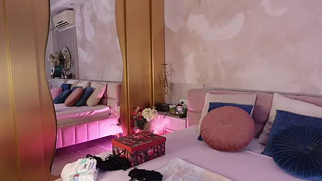 JullyBlair online show from November 19, 5:51 am