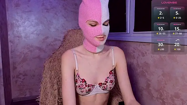 Domiiiniiicana online show from March 10, 3:05 pm