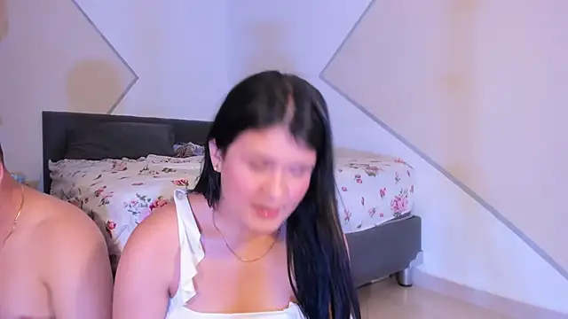 Elalove  online show from December 3, 7:49 pm