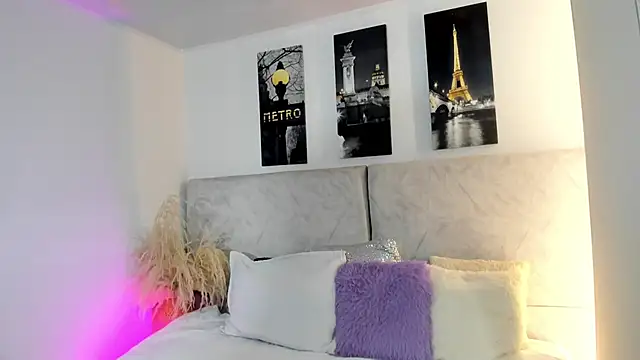 naomiii   online show from April 24, 12:30 pm