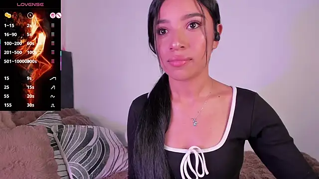 lillielover16 online show from April 25, 11:46 pm