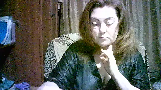 Snapshot of Madame-Butterfly chatting on October 14, 9:50 pm Madame-Butterfly online show from October 14, 9:50 pm