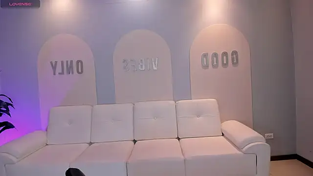 ValeriaRoldanX online show from April 19, 10:26 am