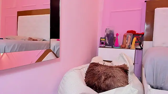 alysonJackson online show from April 21, 7:32 pm