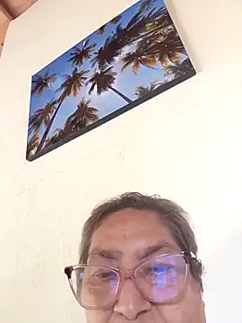 florecita69 online show from April 28, 4:11 pm