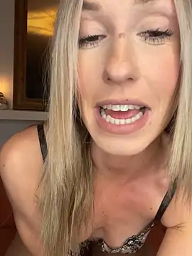 lola tentatiion online show from November 2, 8:01 pm