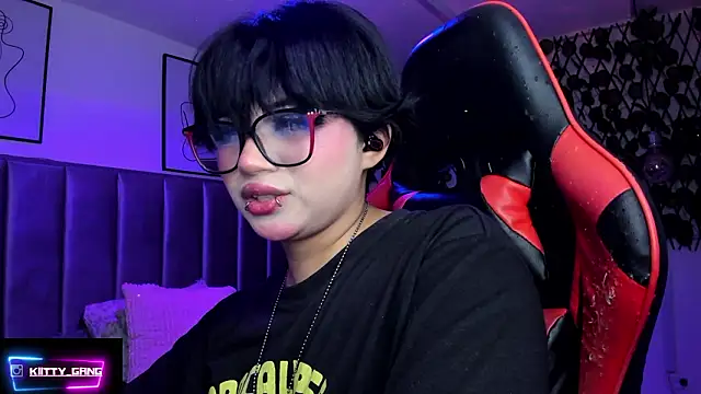 Kitty Gang online show from February 3, 6:40 am