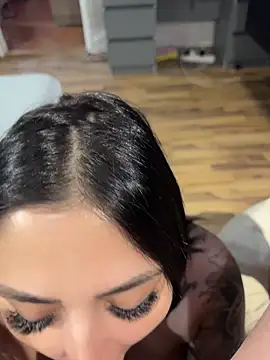 EvaMendeez online show from April 23, 3:03 pm