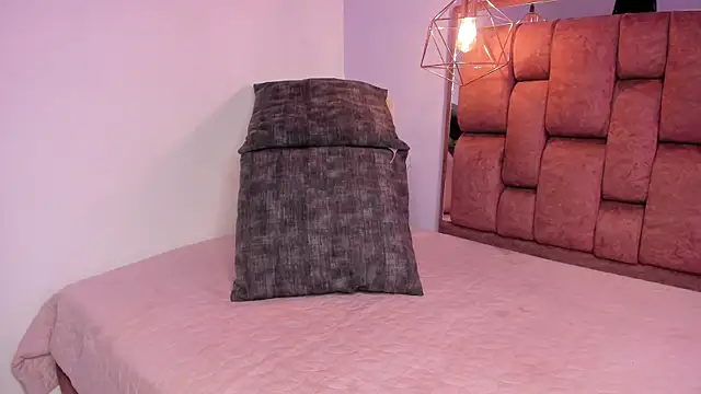 kristakinnky online show from April 22, 12:02 pm