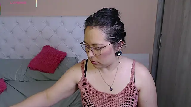 May Carlier online show from December 4, 2:58 am