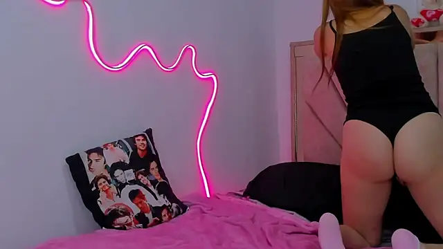 Hana and Zeta online show from February 27, 2:50 pm