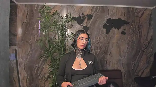 Alahia Dangelo online show from April 23, 5:15 pm