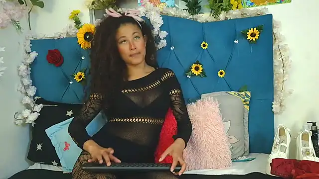 Milkdulce1 online show from May 12, 2:02 pm