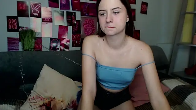 Snapshot of MilanaRoza chatting on October 3, 5:01 am MilanaRoza online show from October 3, 5:01 am