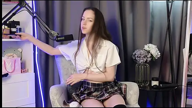 Anal Girl  online show from April 29, 6:02 pm