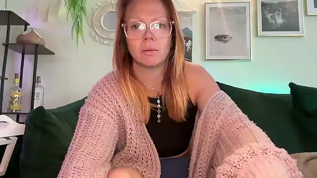 MelodyRoseUk online show from May 12, 10:22 am
