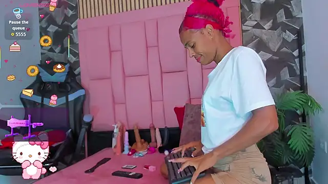 Brithanyslim online show from December 4, 3:57 pm