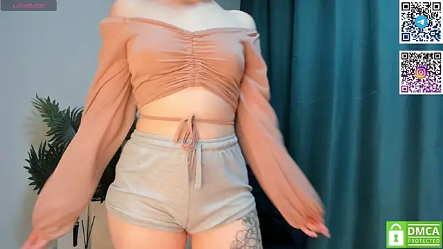 Emmi Flowers online show from September 23, 12:25 pm