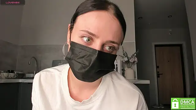 Emmi Flowers online show from September 17, 11:41 am