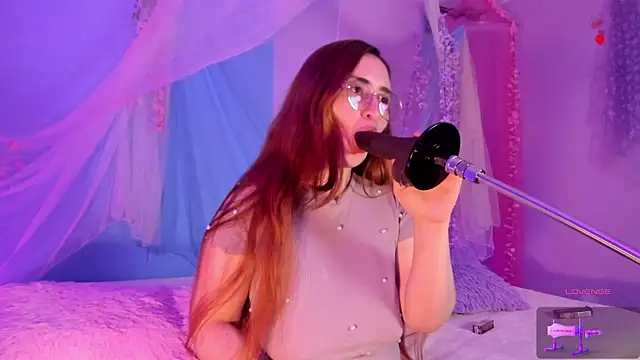 centaurigirl online show from April 26, 4:32 am