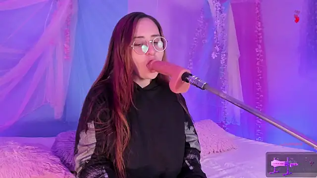 centaurigirl online show from April 29, 4:05 am