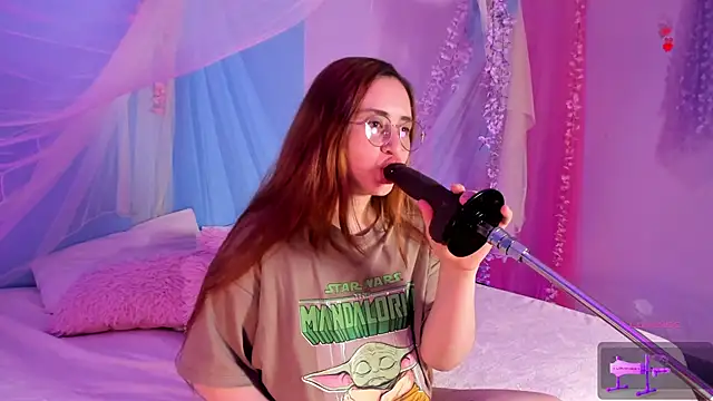 centaurigirl online show from April 22, 3:47 am