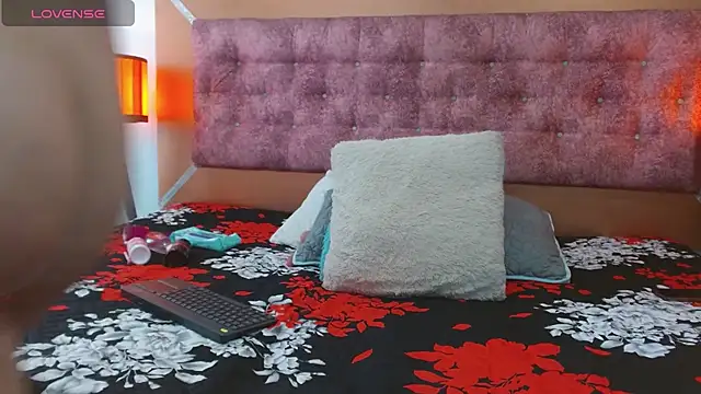 vennuss 89 online show from March 6, 1:28 pm