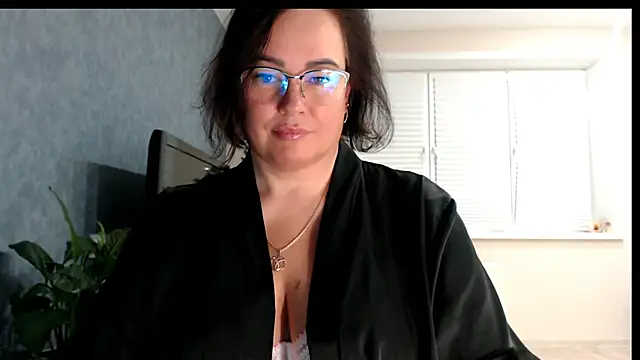 Nora Star online show from December 20, 7:40 pm