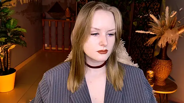 VivienLeeigh online show from June 5, 5:11 am
