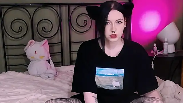 Snapshot of BlackyTea chatting on October 13, 4:42 pm BlackyTea online show from October 13, 4:42 pm