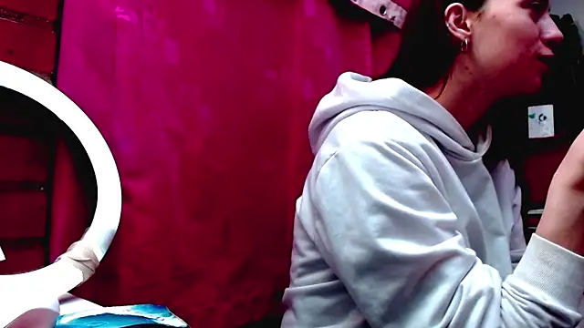 holy juli online show from February 7, 4:16 am