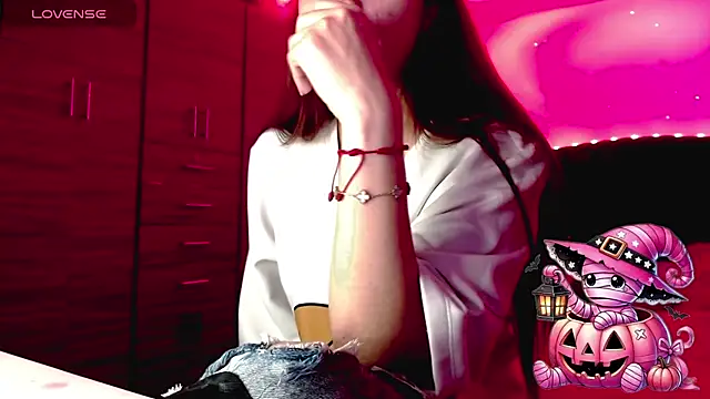 holy juli online show from October 29, 4:06 am