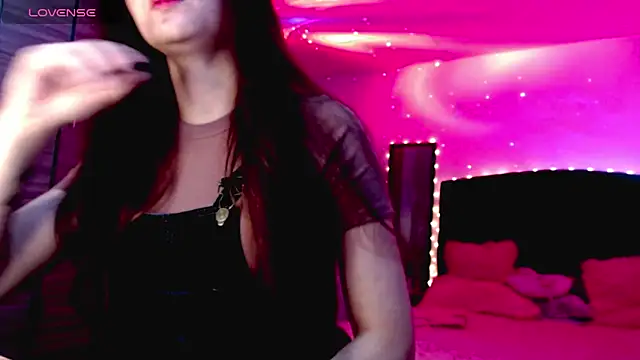 holy juli online show from November 14, 5:18 am