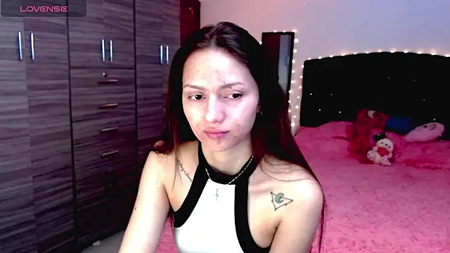 holy juli online show from December 5, 4:23 am