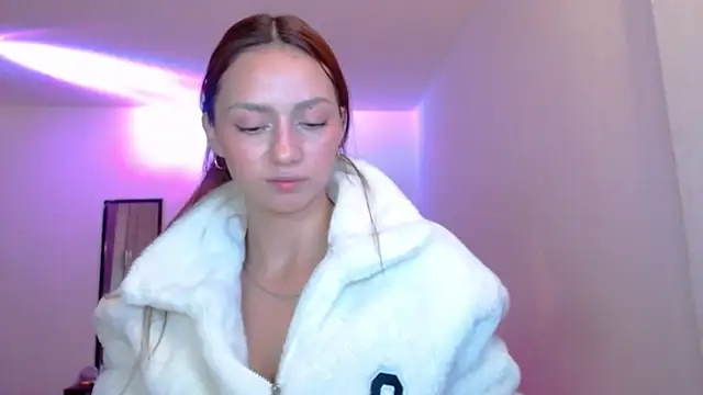 holy juli online show from April 25, 2:58 am