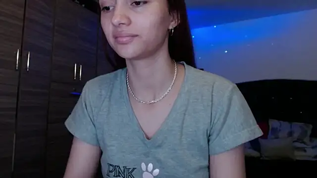 holy juli online show from June 8, 3:29 am