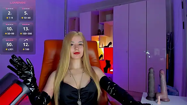 mollyposhh online show from April 27, 7:22 pm