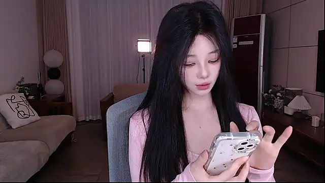 sweateanv  online show from April 13, 11:11 am