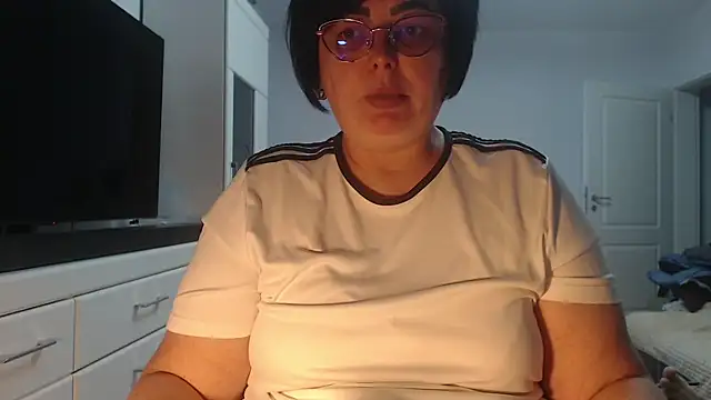 Amandamuller1982 online show from April 21, 4:25 pm