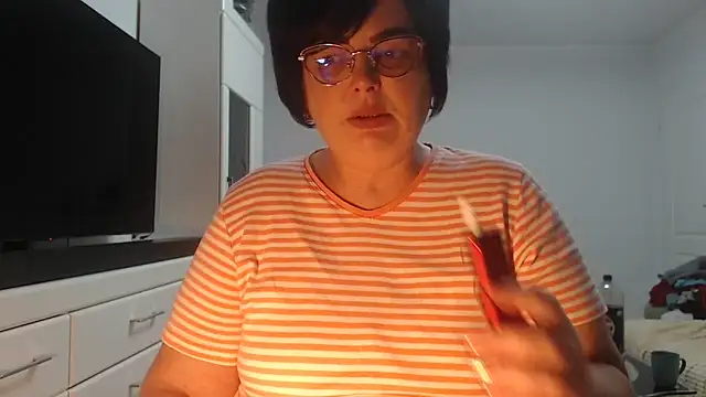 Amandamuller1982 online show from April 24, 10:45 pm