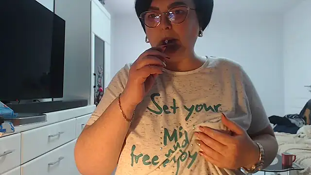 Amandamuller1982 online show from April 10, 11:49 am