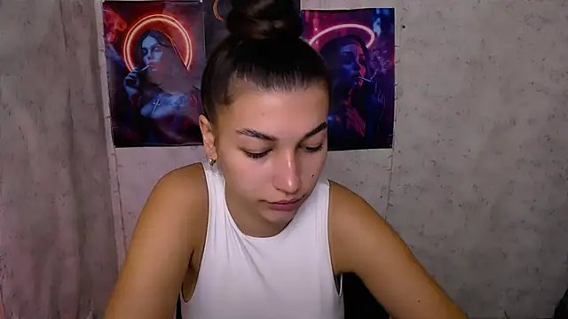 Snapshot of KarolinaRosse_ chatting on October 8, 5:23 am KarolinaRosse online show from October 8, 5:23 am
