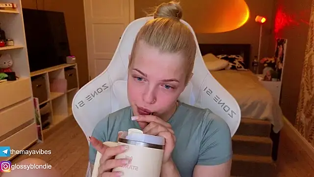 Maya Rave online show from April 24, 3:20 am