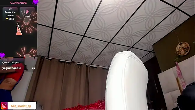 Mia scarlet69 online show from April 24, 12:41 pm