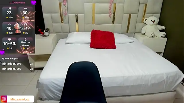 Mia scarlet69 online show from April 25, 12:52 pm