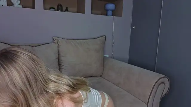 LinaCristonsen online show from May 17, 5:01 pm