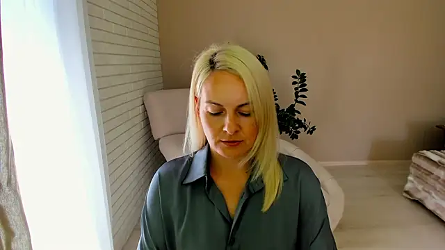 Alicee Gracee online show from September 24, 8:02 am