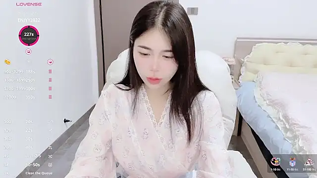 Snapshot of White-Star chatting on October 28, 4:13 pm White-Star online show from October 28, 4:13 pm