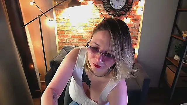 Snapshot of Ozalin_Green chatting on September 13, 8:06 pm Ozalin Green online show from September 13, 8:06 pm