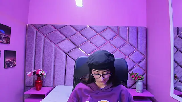 Miaa Thopmson online show from November 29, 12:14 am